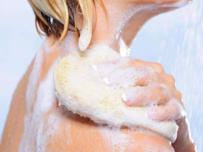 Ngày đầu tiên sau khi triệt lông không nên sử dụng sữa tắm tránh kích ứng da